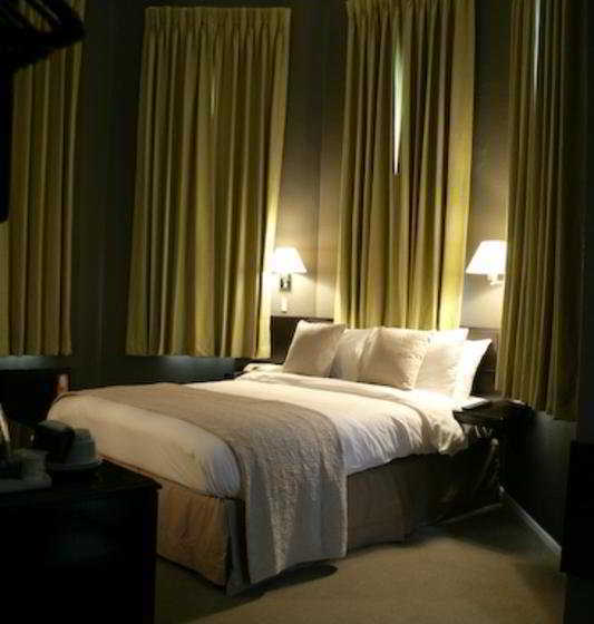 בית מלון כפרי The Rowton