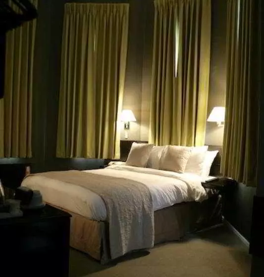 בית מלון כפרי The Rowton