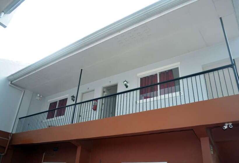 Ashley And Bill S Suites N Garden Hotel And Vacation Homes