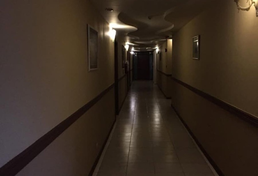 בית מלון כפרי Crown Royale