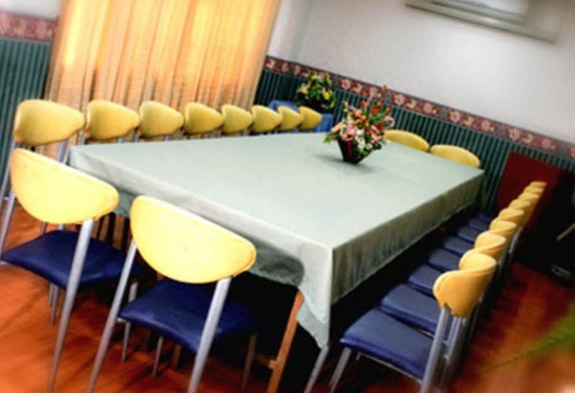 בית מלון כפרי Crown Royale