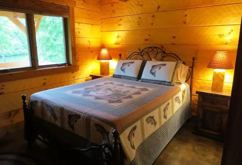 Southern Comfort Lakeside Cabin Resort