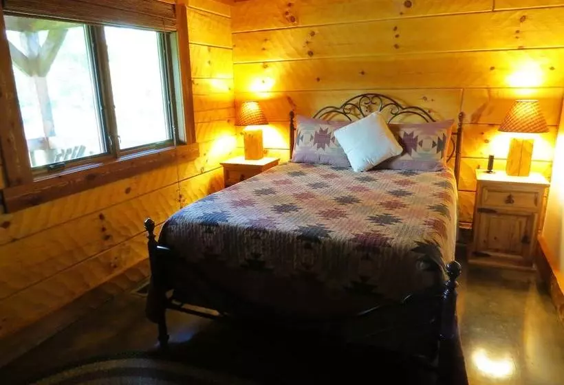 Southern Comfort Lakeside Cabin Resort