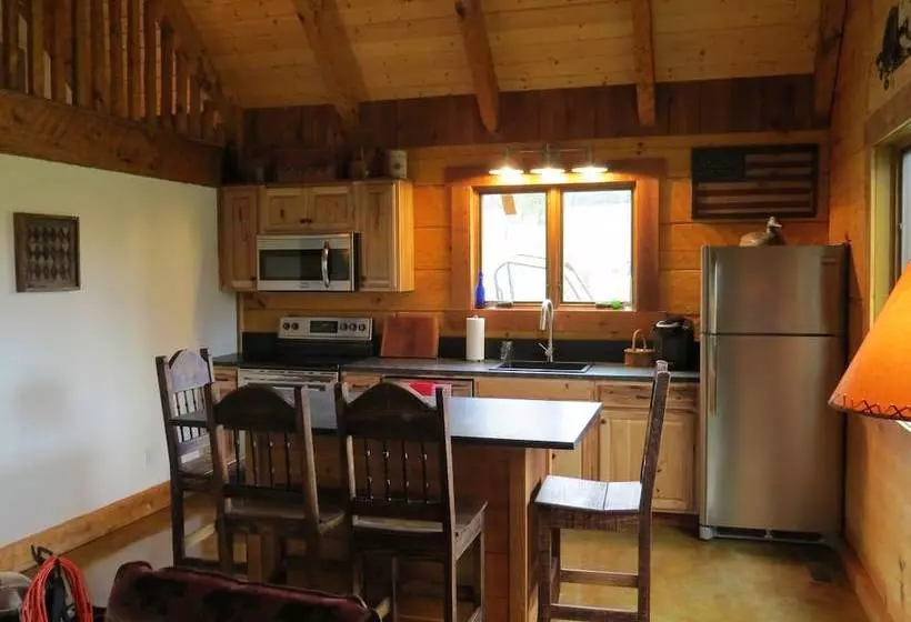 Southern Comfort Lakeside Cabin Resort