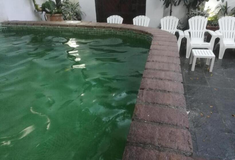 هتل Casa De Los Azulejos