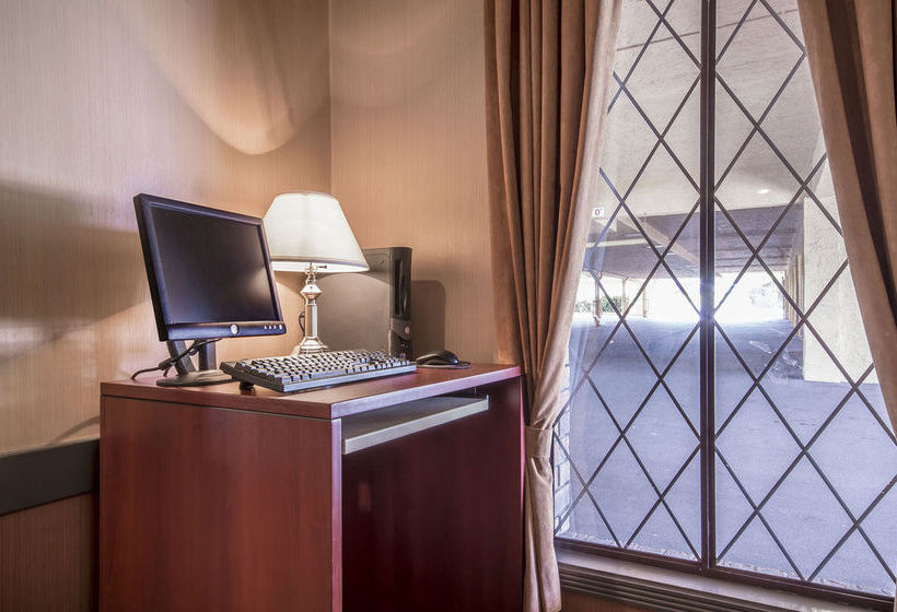 酒店 Econo Lodge & Suites