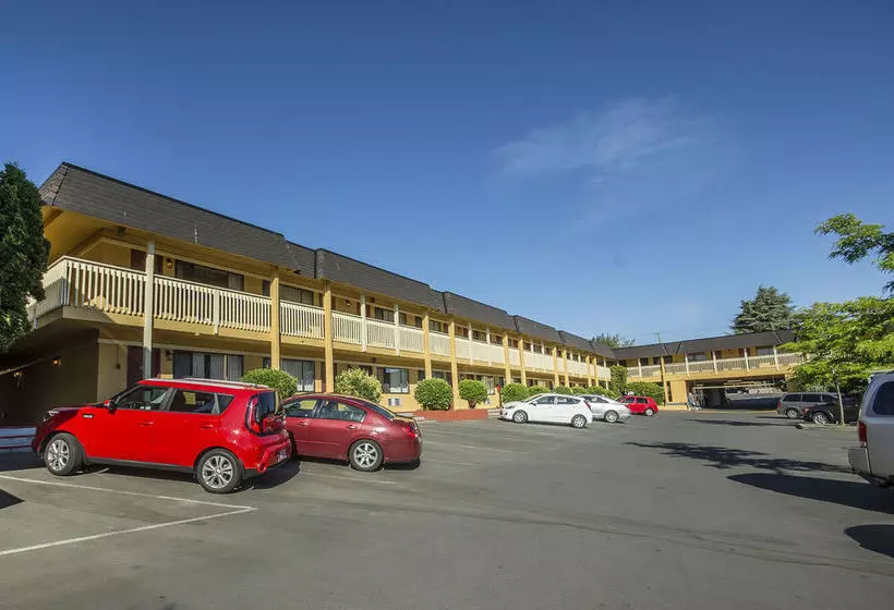 酒店 Econo Lodge & Suites