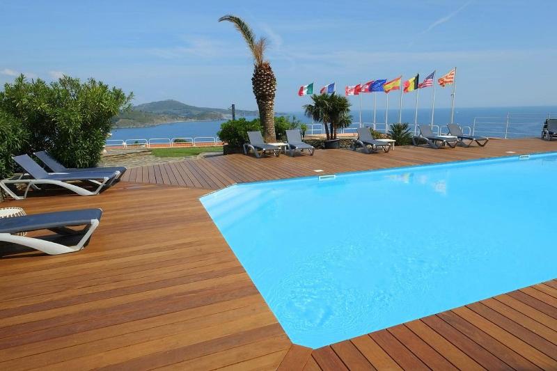 Отель Le Catalan