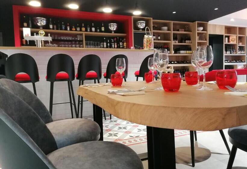 هتل Logis Hôtel Angers Sud