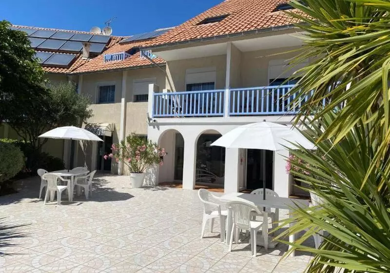 ホテル Les Vagues Hôtel Restaurant