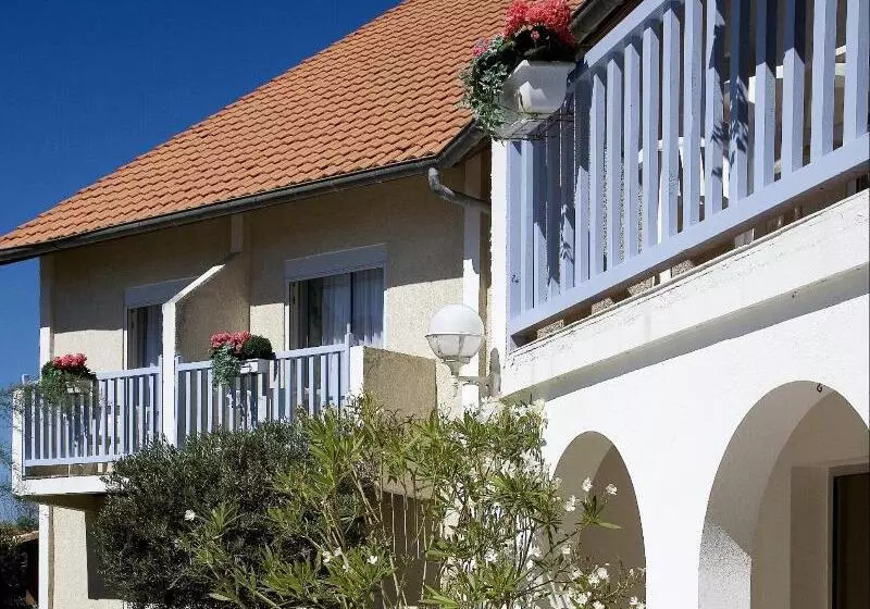 ホテル Les Vagues Hôtel Restaurant