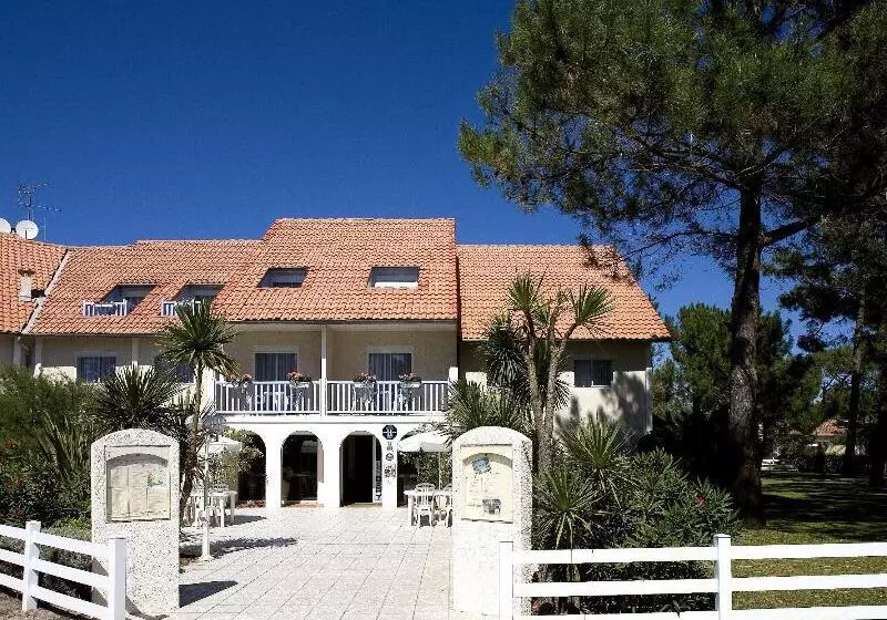 ホテル Les Vagues Hôtel Restaurant