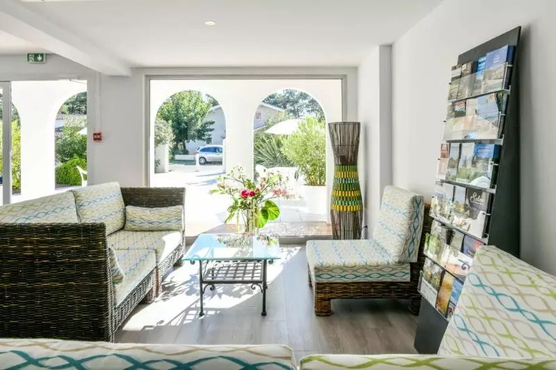 ホテル Les Vagues Hôtel Restaurant