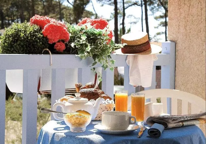 ホテル Les Vagues Hôtel Restaurant