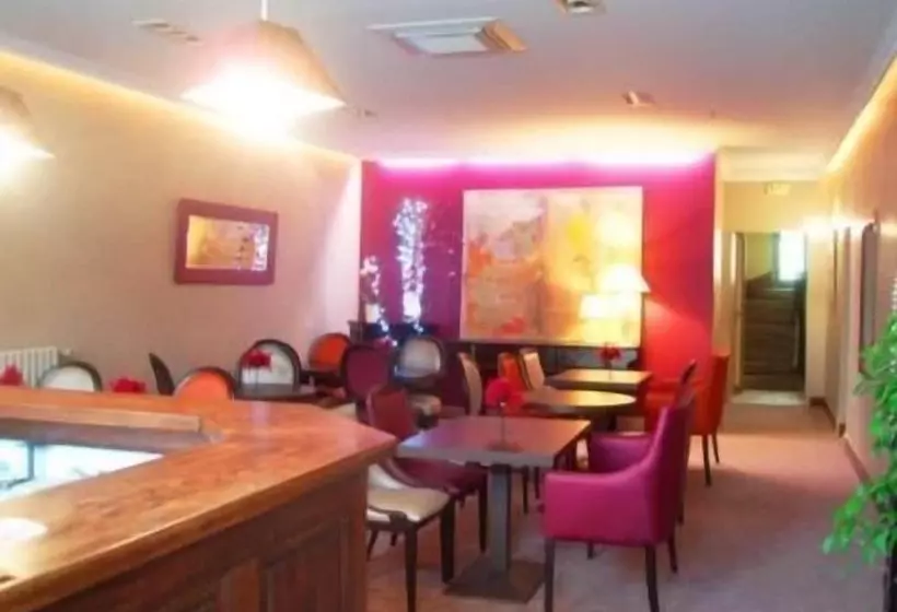 酒店 Logis Hôtel Restaurant Les Capucins