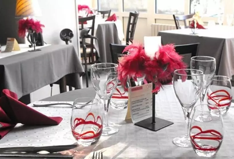 酒店 Logis Hôtel Restaurant Les Capucins