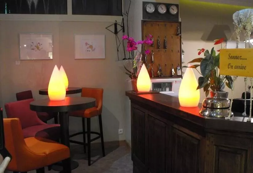 酒店 Logis Hôtel Restaurant Les Capucins