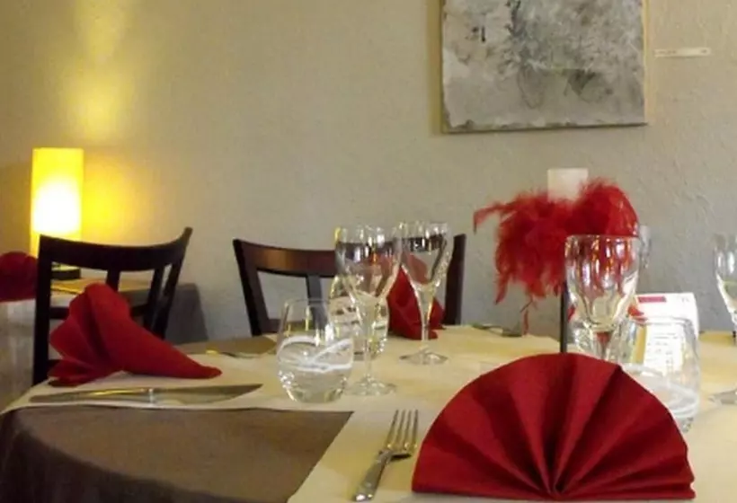 酒店 Logis Hôtel Restaurant Les Capucins