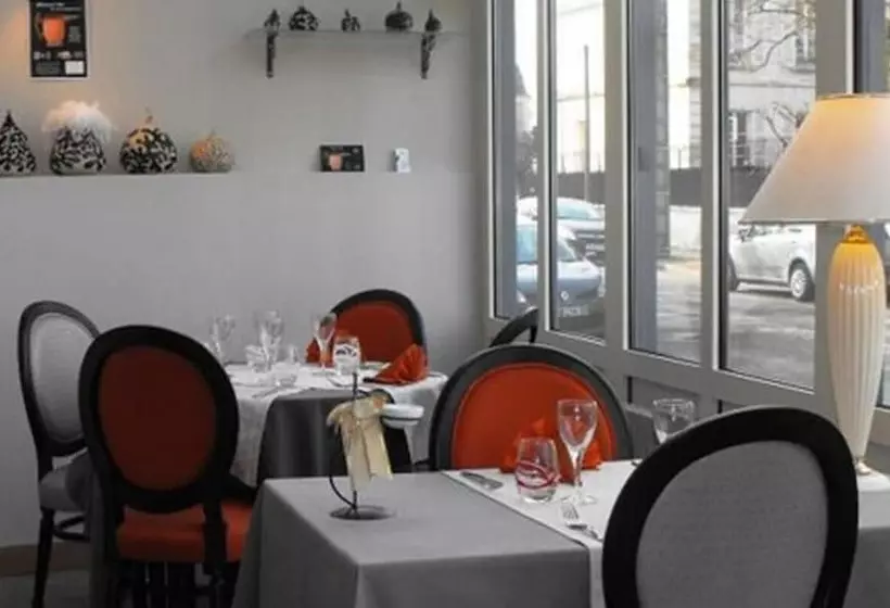 酒店 Logis Hôtel Restaurant Les Capucins