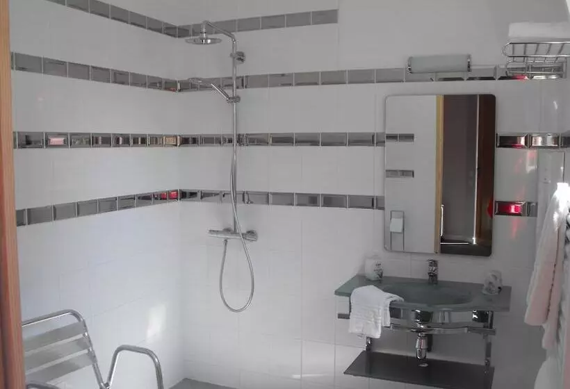 酒店 Logis Hôtel Restaurant Les Capucins