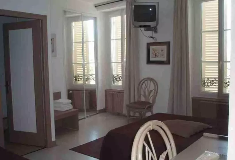 酒店 Logis Hôtel Restaurant Les Capucins