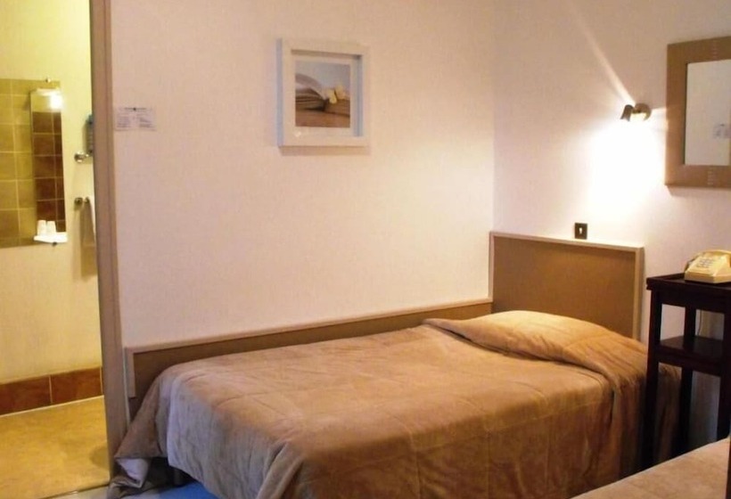 Hotel Logis Hôtel Restaurant Les Capucins