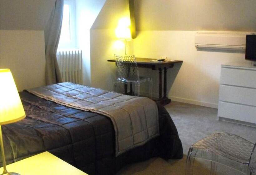 Hotel Logis Hôtel Restaurant Les Capucins