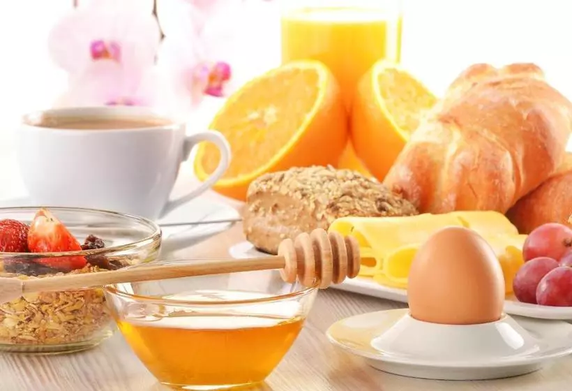 Отель Logis Hôtel Le Rond Point