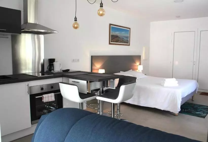 Отель Logis Hôtel Le Rond Point