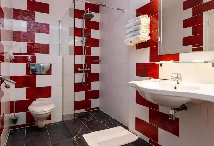 Отель Logis Hôtel Le Rond Point