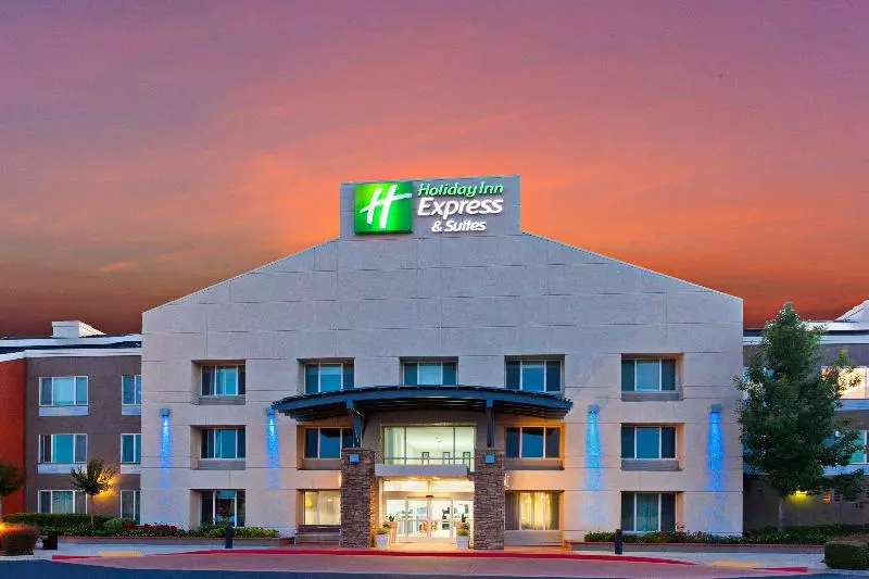 ホテル Holiday Inn Express Elk Grove West I 5, An Ihg