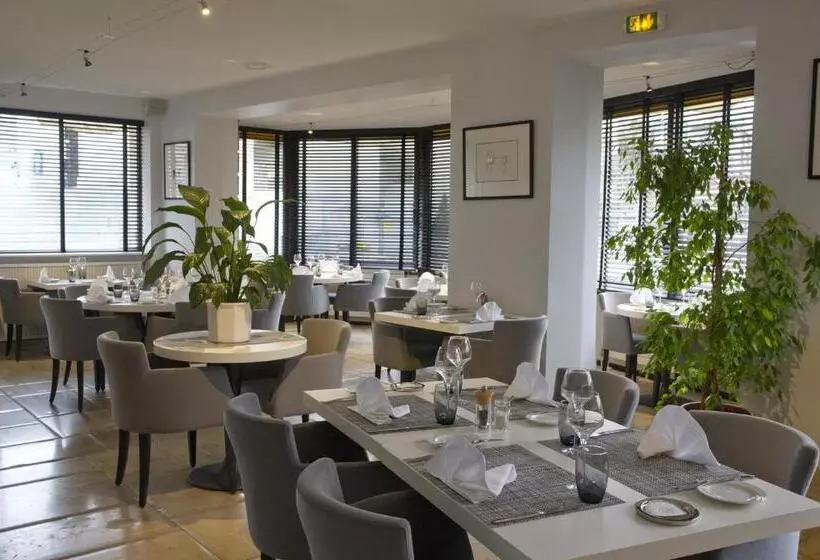 ホテル Hôtel Restaurant Des Remparts
