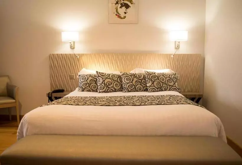 ホテル Hôtel Restaurant Des Remparts