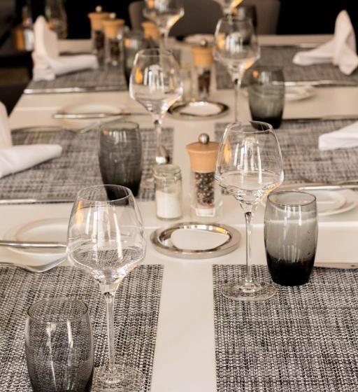 هتل Hôtel Restaurant Des Remparts