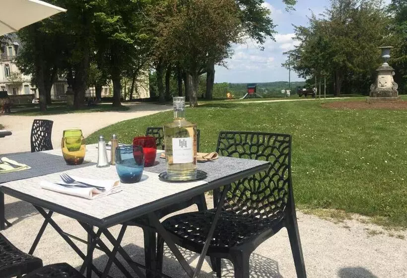 ホテル Hôtel Restaurant Des Remparts