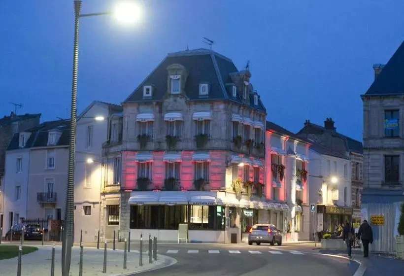 ホテル Hôtel Restaurant Des Remparts