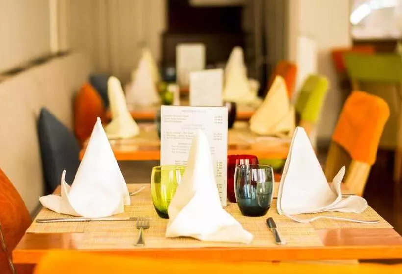 ホテル Hôtel Restaurant Des Remparts