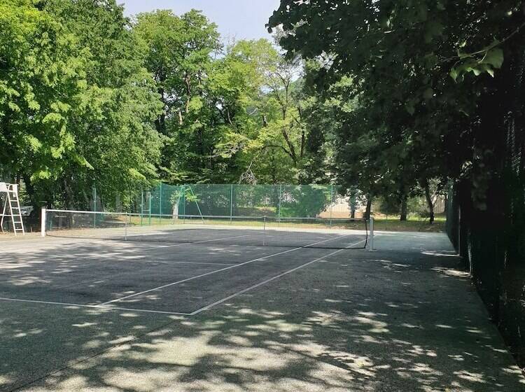 ホテル Le Bois Dormant Hôtel Restaurant & Spa Logis Hôtel