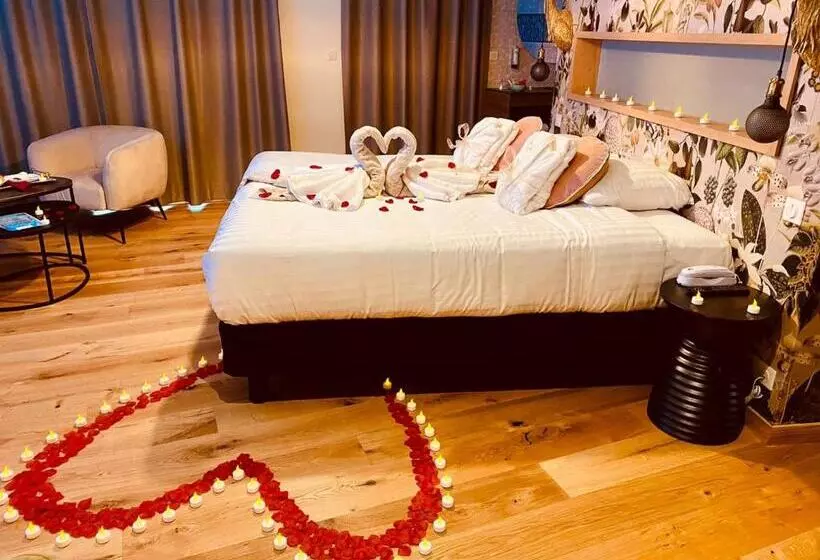 Отель Le Bois Dormant Hôtel Restaurant & Spa Logis Hôtel