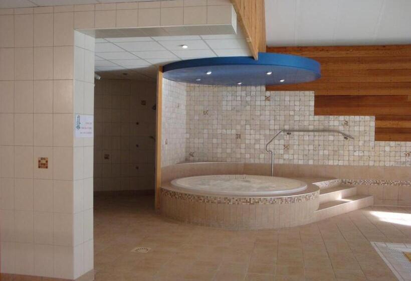 ホテル Le Bois Dormant Hôtel Restaurant & Spa Logis Hôtel