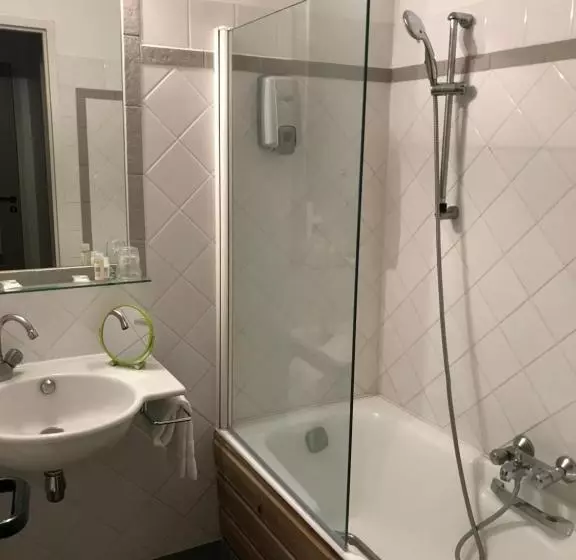 Отель Le Vieux Logis De Clam