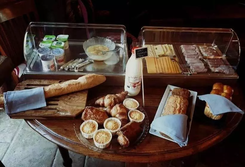 فندق Logis Auberge Le Centre Poitou