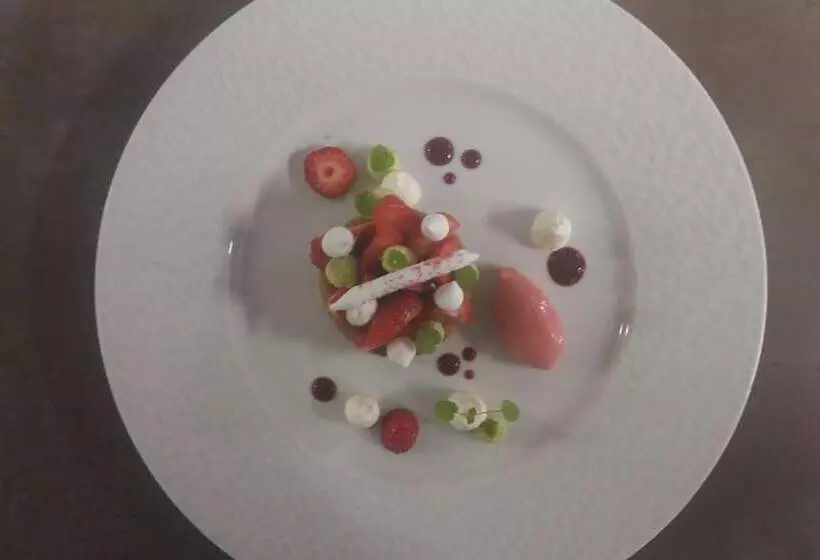 فندق Logis Auberge Le Centre Poitou