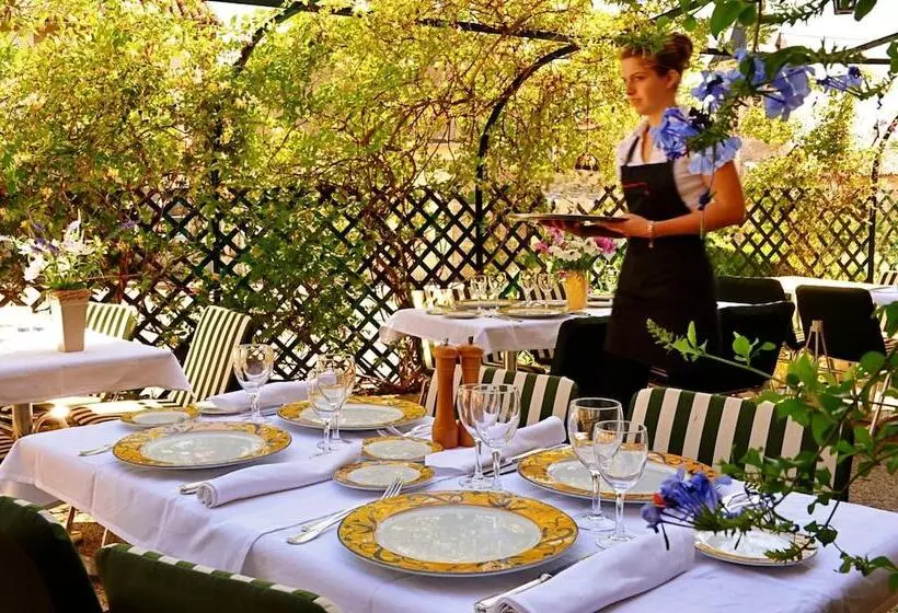 فندق Logis Auberge Le Centre Poitou