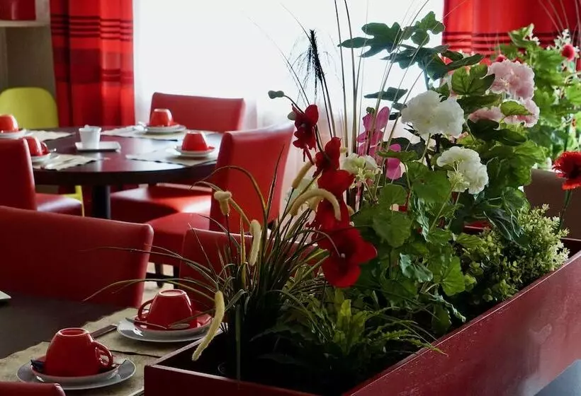 Отель Logis Hôtel Restaurant Clair Cottage, Chisseaux Chenonceaux