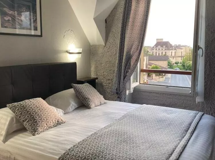 ホテル Logis Hostellerie Des Ducs