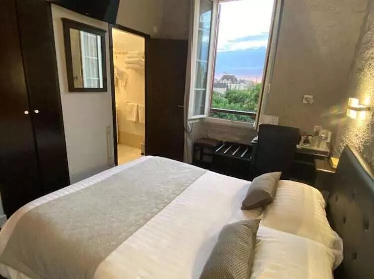 ホテル Logis Hostellerie Des Ducs