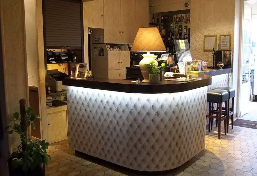 ホテル Logis Hostellerie Des Ducs