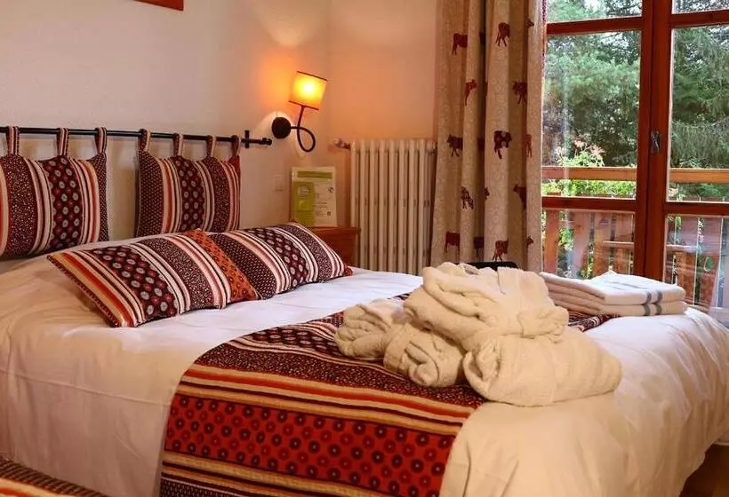 호텔 Logis Hôtel Les Peupliers