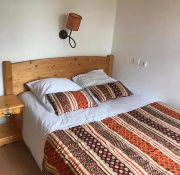 호텔 Logis Hôtel Les Peupliers